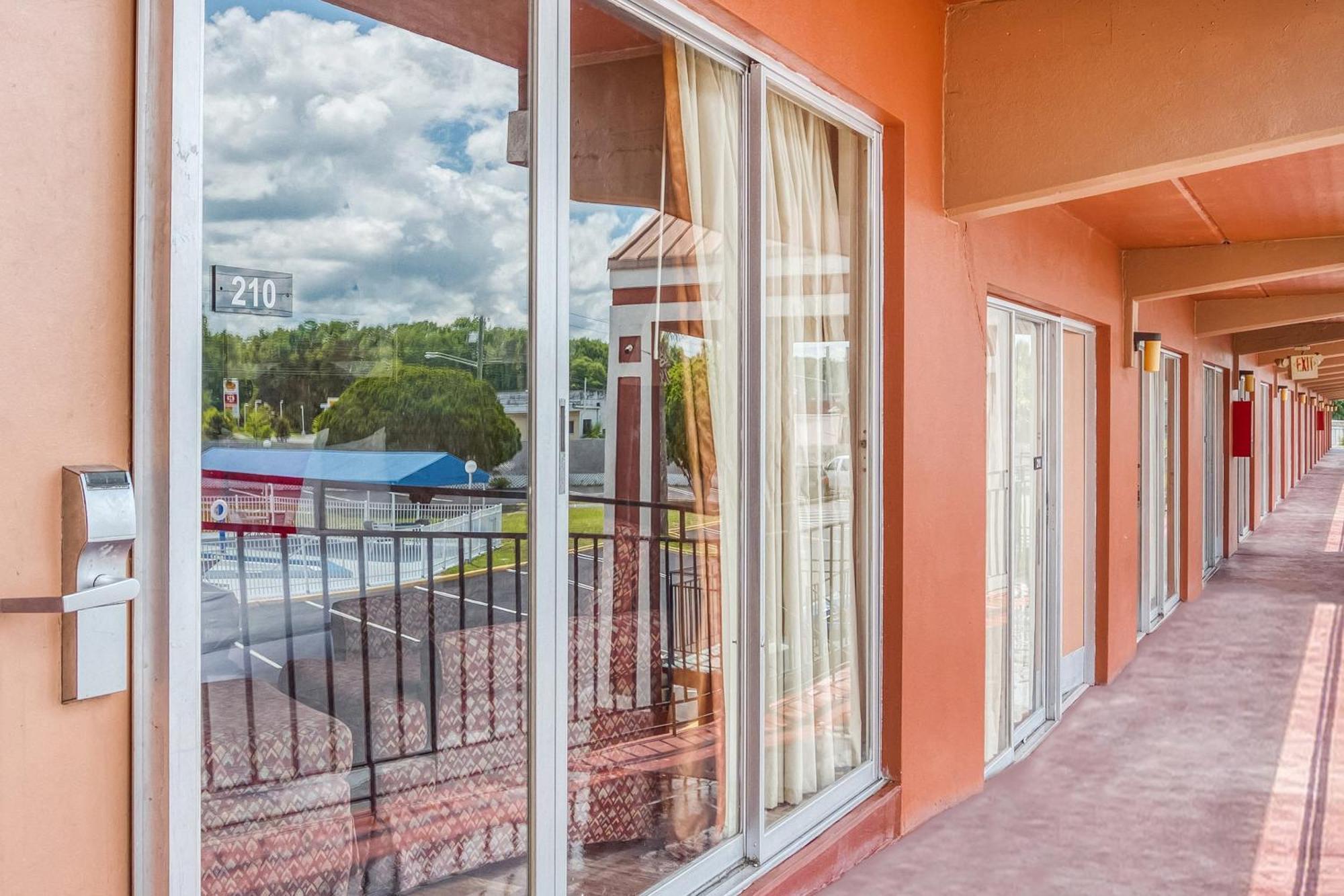 Oyo Hotel Mustang Silver Spring Fl Силвър Спрингс Екстериор снимка